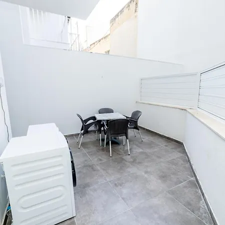 Modern 3br Maisonette With Terrace - By Hostmt Lägenhet *