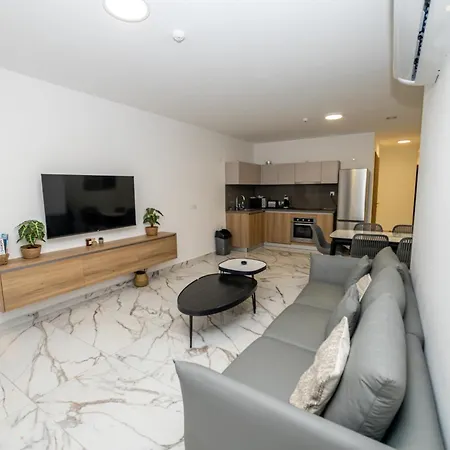 Modern Escape 3-bedroom Maisonette With Free Parking Appartement San Pawl il-Baħar