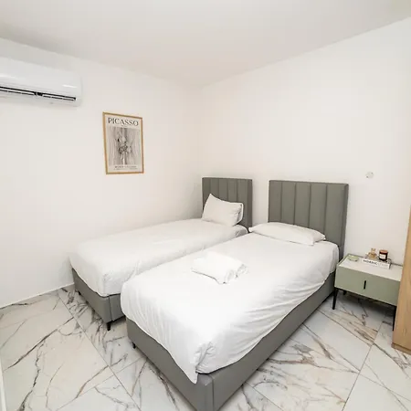 Apartment Modern 3Br Maisonette With Private Entrance - By Hostmt *