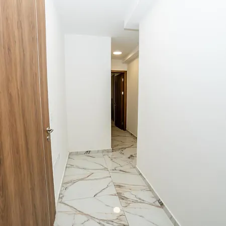 Modern Escape 3-bedroom Maisonette With Free Parking Appartement