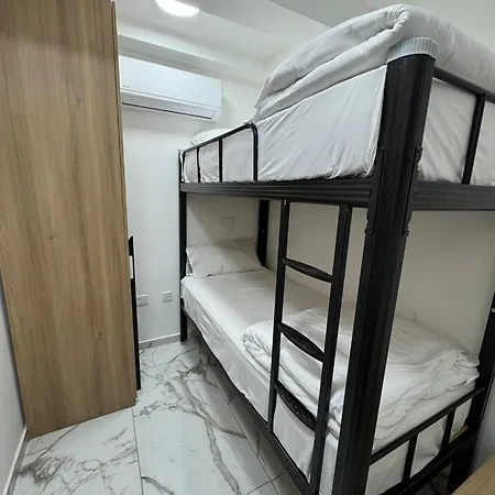 Modern 3br Maisonette With Terrace - By Hostmt Apartman